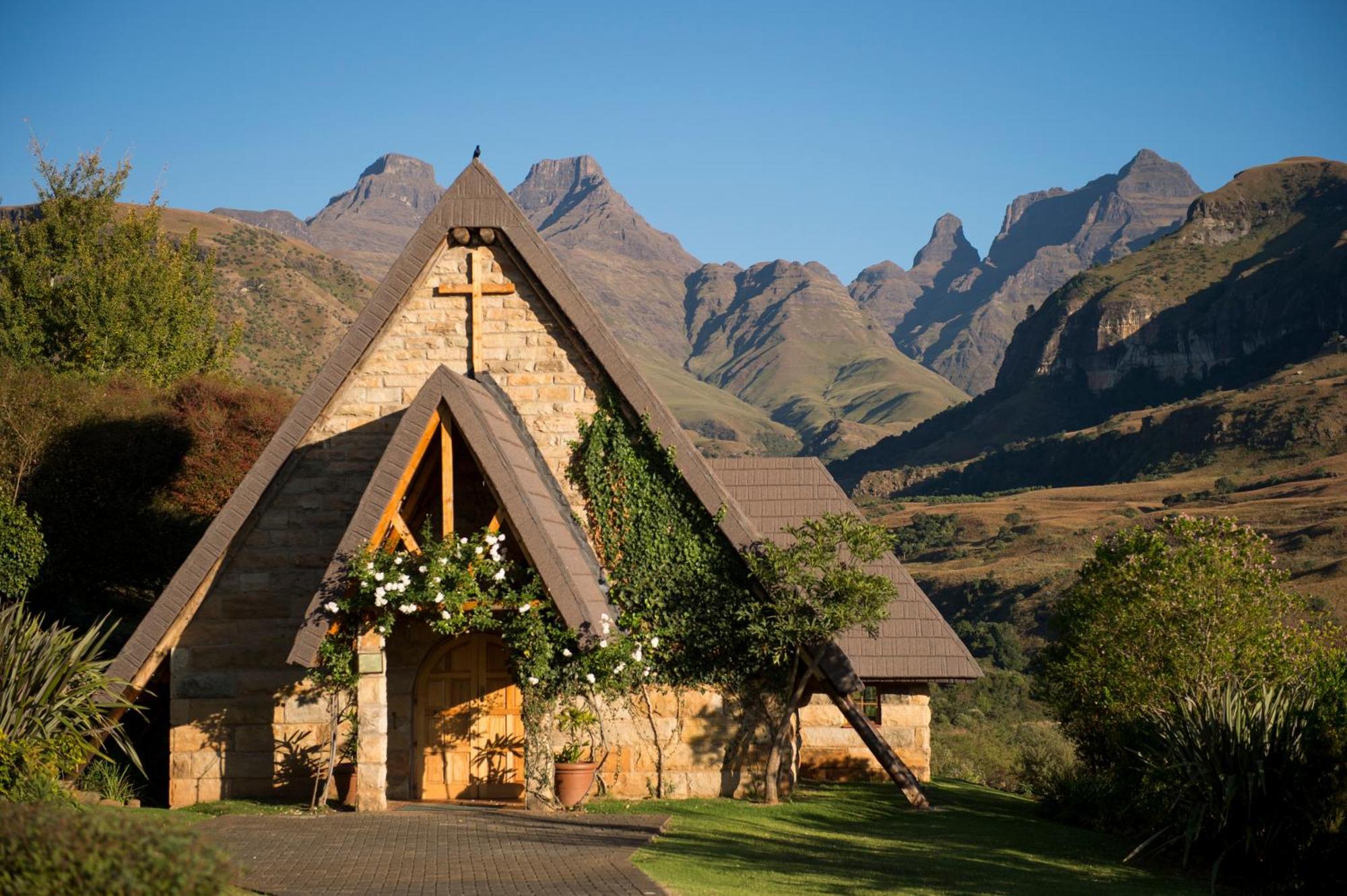 Cathedral Peak Hotel Вінтертон Екстер'єр фото