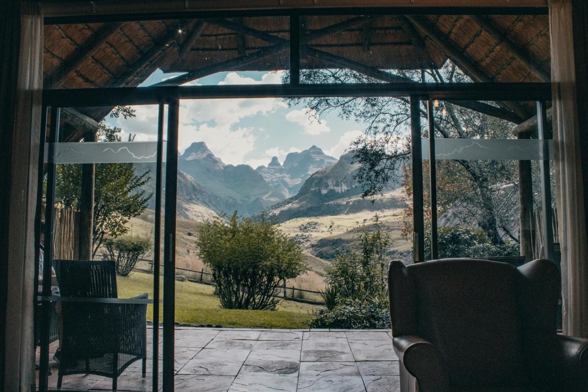 Cathedral Peak Hotel Вінтертон Екстер'єр фото